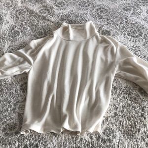 Ivory turtleneck 3/4 sleeve